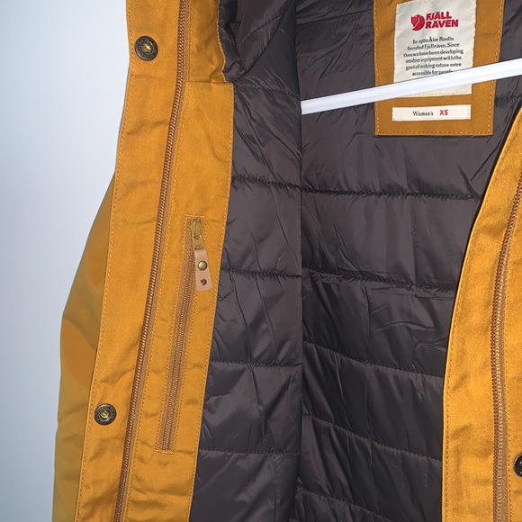Fjallraven W KIRUNA PADDED PARKA, Acorn - Picture 8 of 11